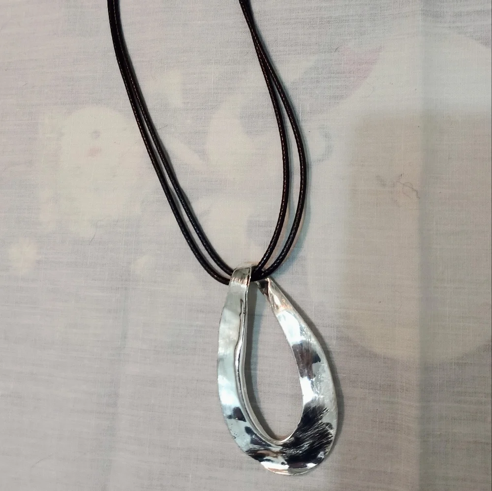 🖤NWOT 1946 Large Hammered Silver Pendant Double Black Cord Necklace (20